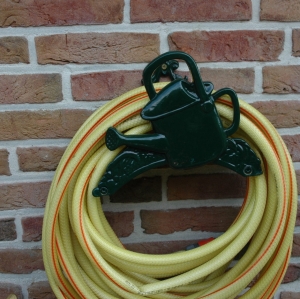 Nástěnný držák na hadici konvička