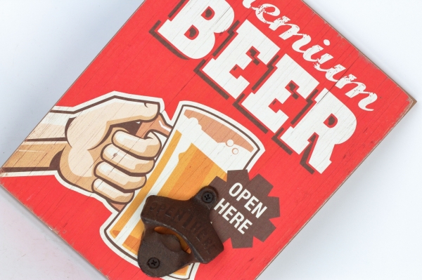 Nástěnný otvírák lahví PREMIUM BEER 16x23cm