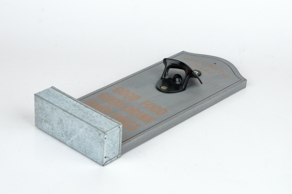 Nástěnný otvírák na pivo 30cm