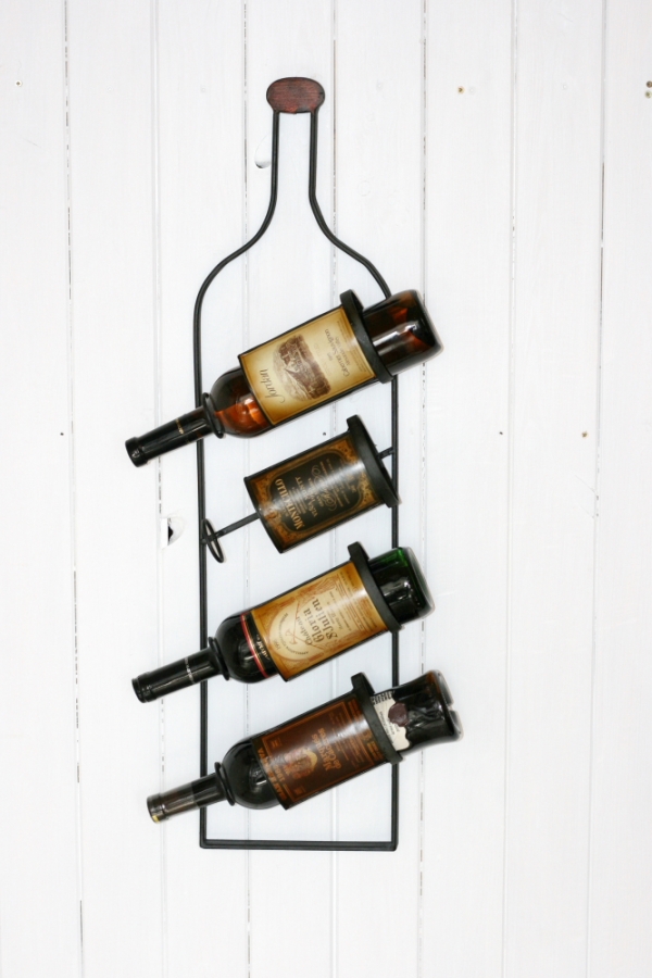 Nástěnný stojan na víno s etiketami 20x80x12cm