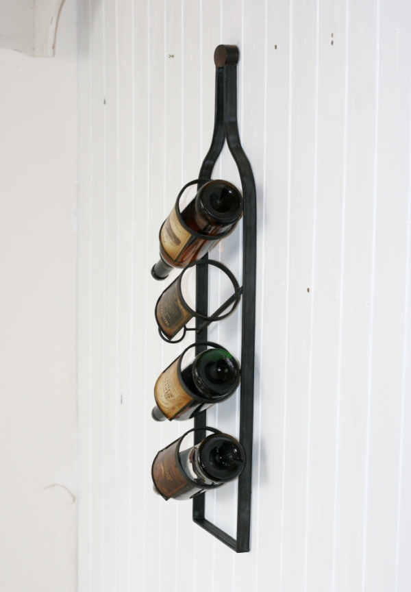 Nástěnný stojan na víno s etiketami 20x80x12cm