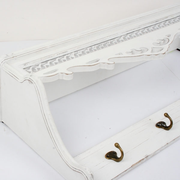 Nástěnný věšák dřevěný s policí bílý 76x18x32cm