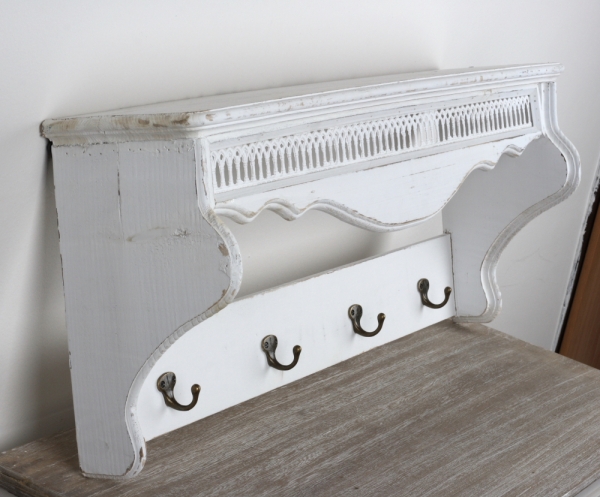 Nástěnný věšák na kabáty s policí 85x19x33cm