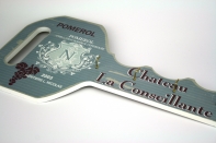 Nástěnný věšák na klíče ve tvaru klíče