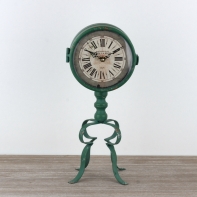 Netradiční oboustranné hodiny Hotel la Fleur