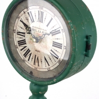 Netradiční oboustranné hodiny Hotel la Fleur