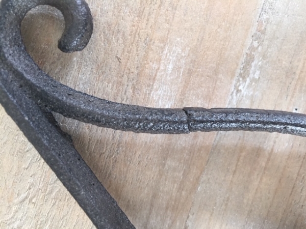 Nosníky na police - vyřazeno