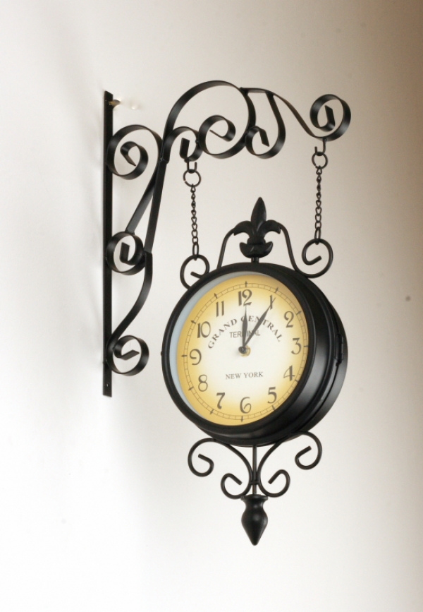 Oboustranné hodiny na konzole Grand Central 