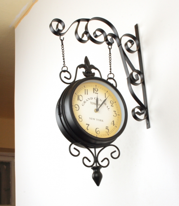 Oboustranné hodiny na konzole Grand Central 