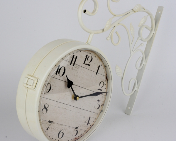 Oboustranné hodiny s arabskými číslicemi bílé 36x39x7cm