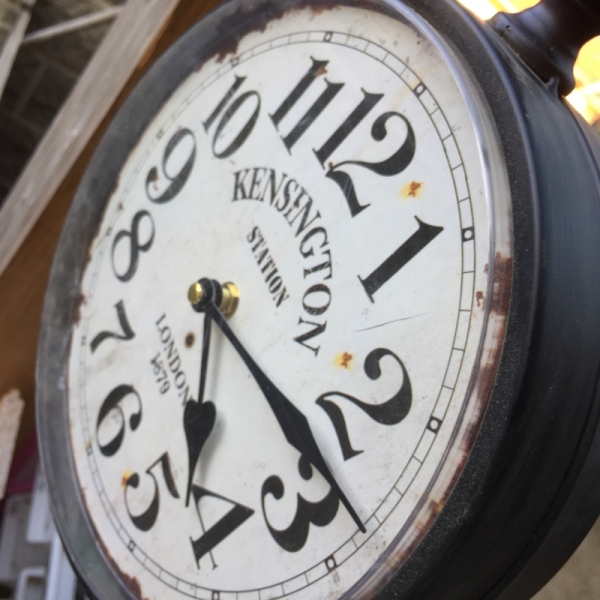 Oboustranné nádražní hodiny - Vyřazeno