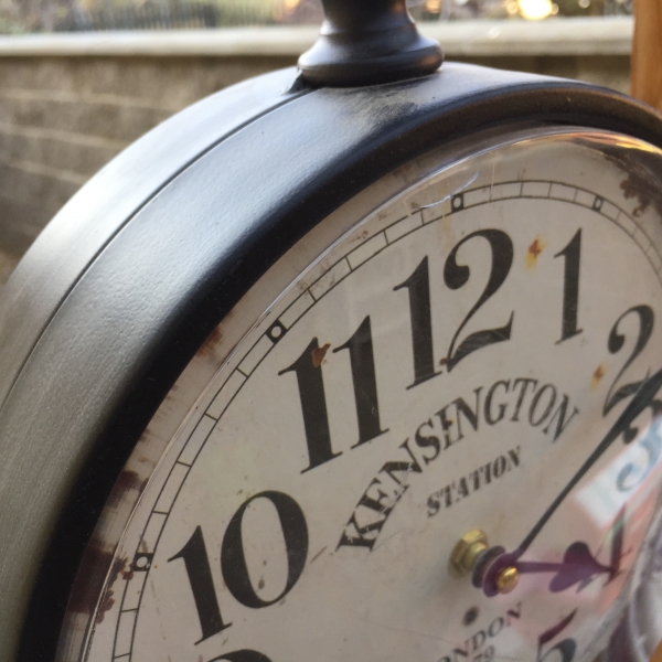 Oboustranné nádražní hodiny - Vyřazeno