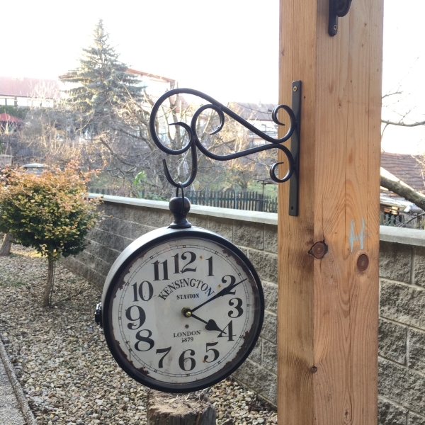 Oboustranné nádražní hodiny - Vyřazeno
