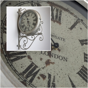 Oboustranné nástěnné hodiny bílé  s římskými čísly 57cm