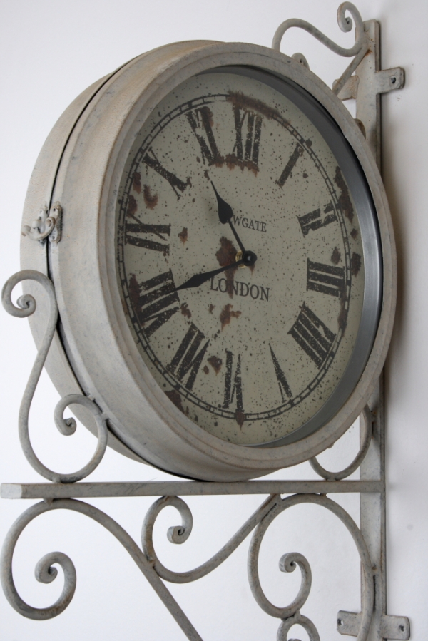 Oboustranné nástěnné hodiny bílé  s římskými čísly 57cm