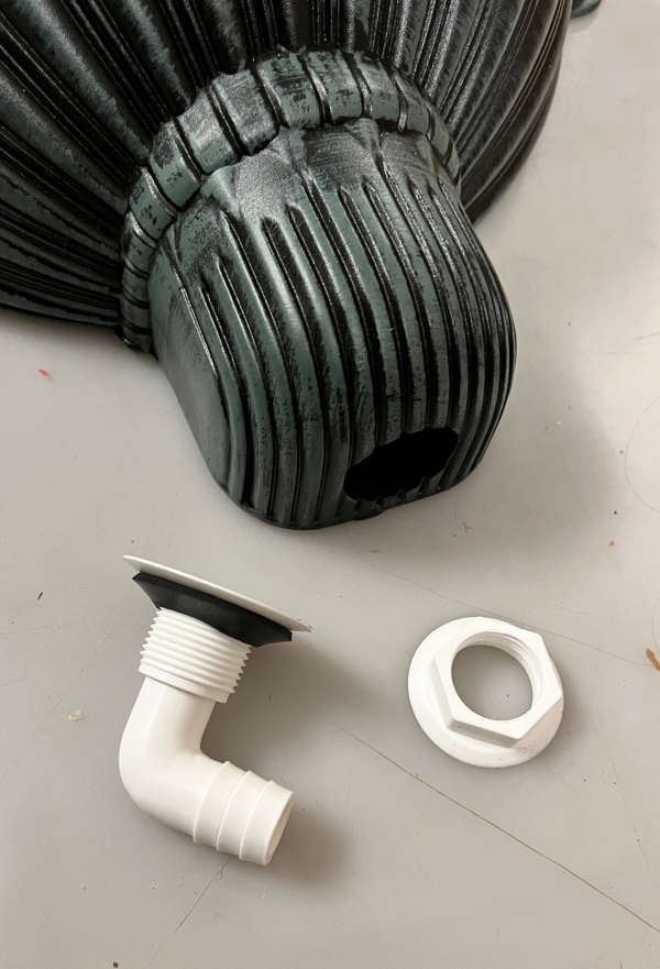 Odpadní vývod 90°, pro otvory o průměru 19 mm