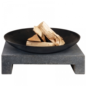 Ohniště na granitovém stolu