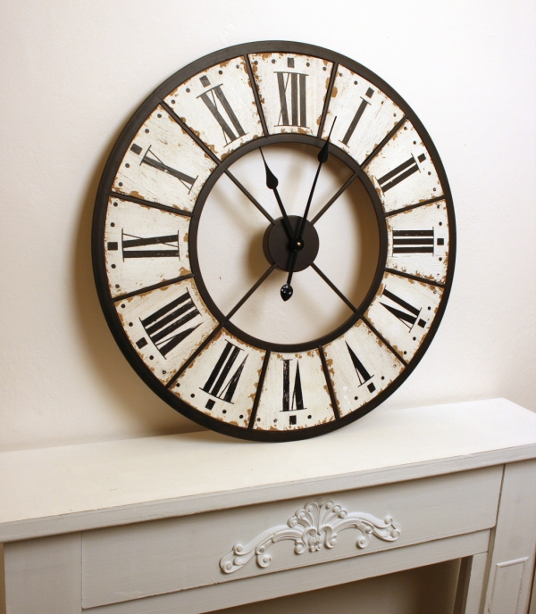 Originální nástěnné hodiny s oprýskaným vzhledem 70cm