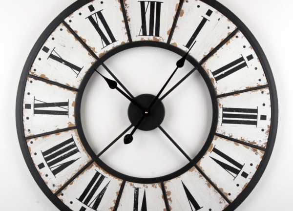 Originální nástěnné hodiny s oprýskaným vzhledem 70cm