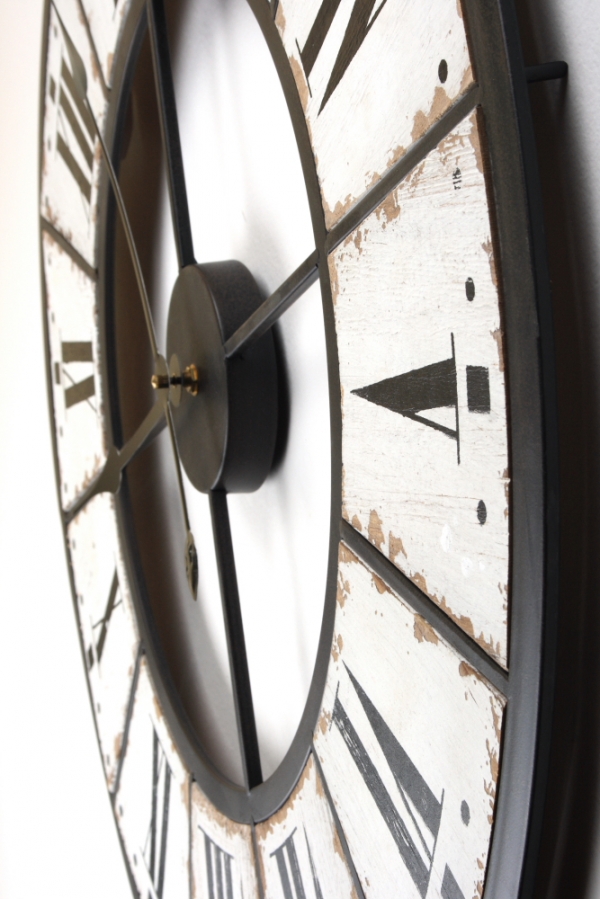 Originální nástěnné hodiny s oprýskaným vzhledem 70cm