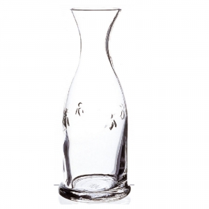 Originální silnostěnná karafa ze sklárny založené r. 1475 ve Francii