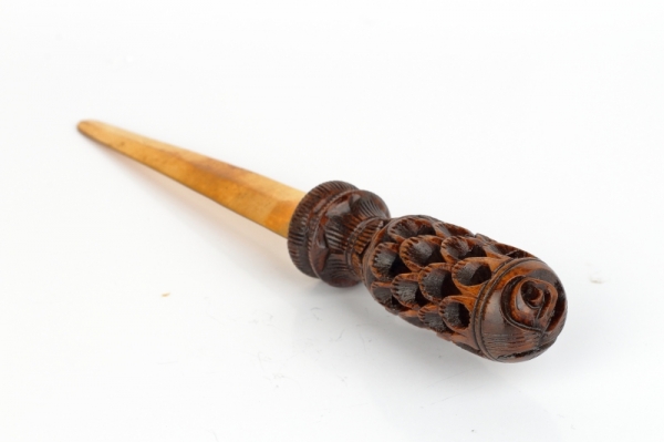 Otvírač na dopisy s ručně vyřezávanou rukojetí 19cm