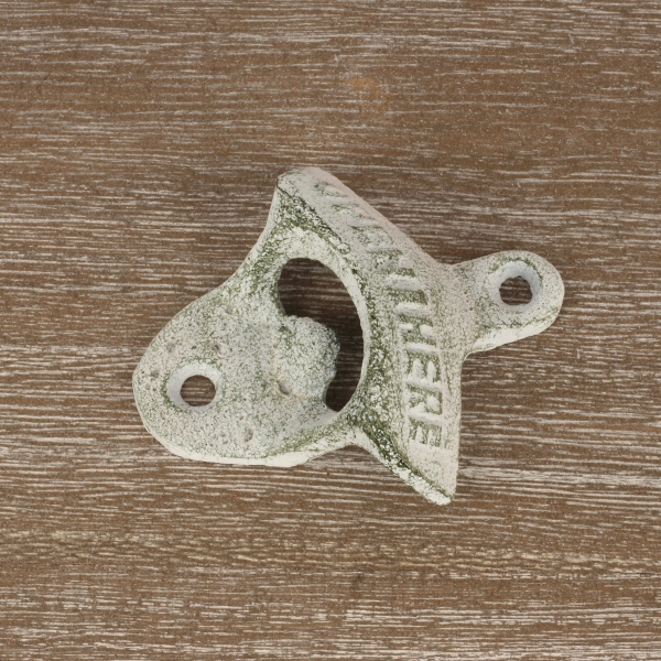 Otvírák na pivo na zed