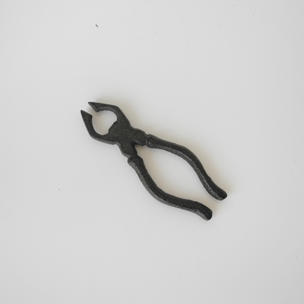 Otvírák na pivo pro elektrikáře