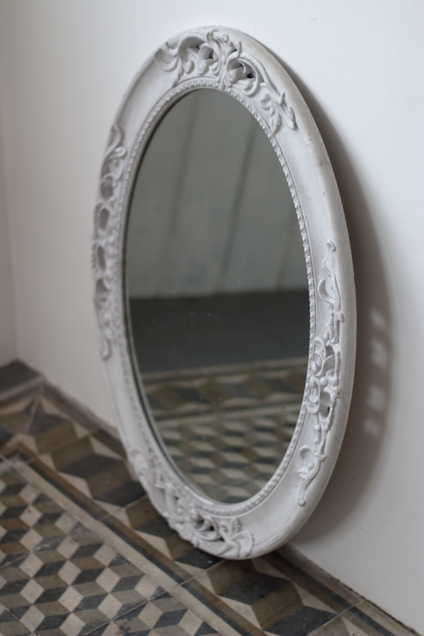 Oválné zrcadlo s patinou a zdobením 60x80cm