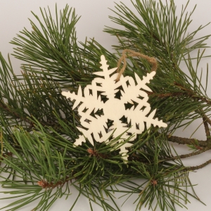 Ozdoba na stromeček vyřezávaná vločka  9cm