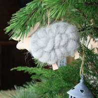 Ozdoba na vánoční stromeček - sob šedý 13x10cm