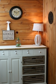 Ozdobný panel tmavé dřevo kulatý 26cm