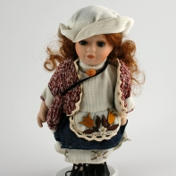 Panenka porcelánová 20cm B