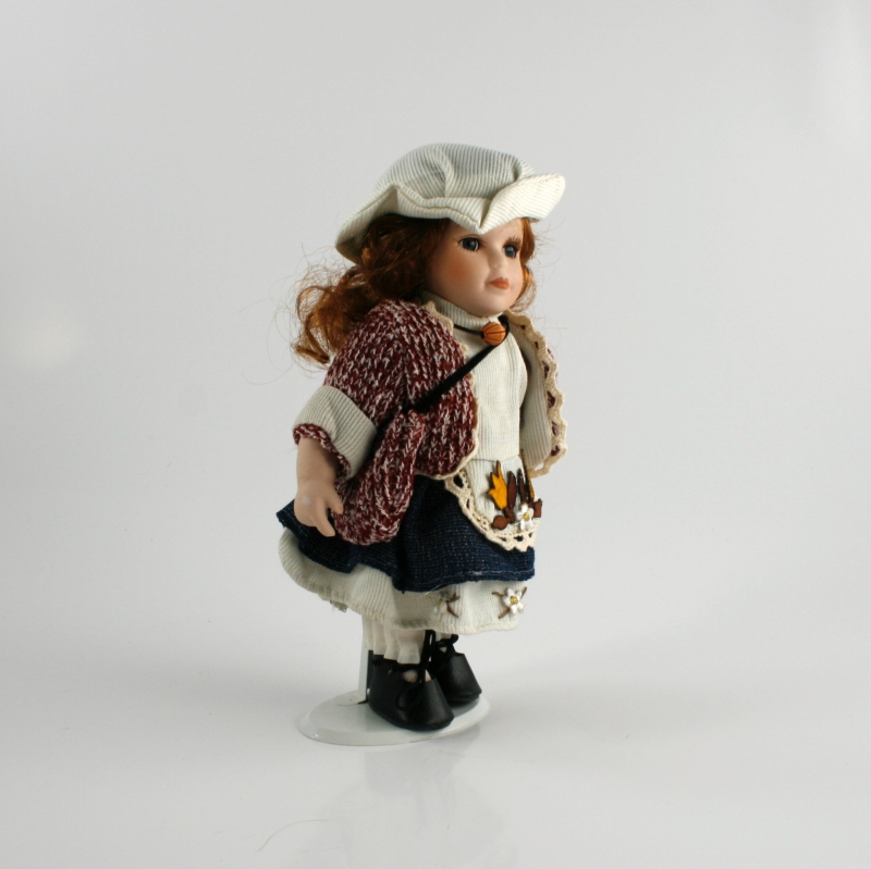 Panenka porcelánová 20cm B