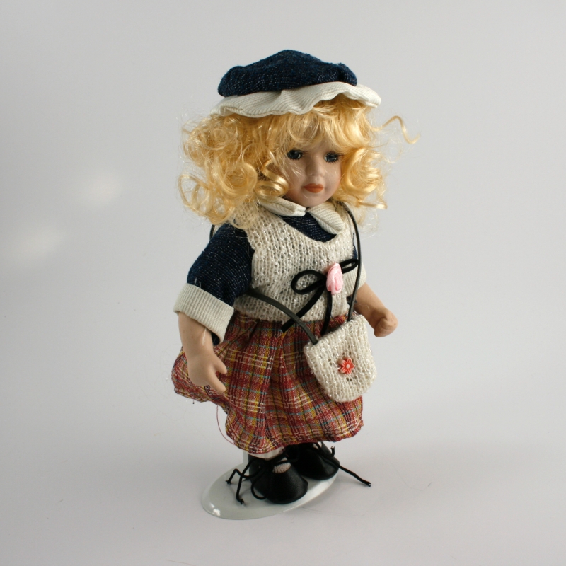 Panenka porcelánová 20cm C