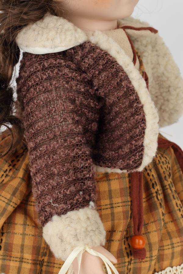 Panenka porcelánová s taškou 42 cm