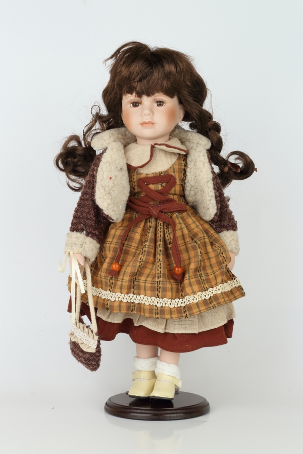Panenka porcelánová s taškou 42 cm