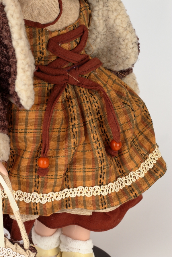 Panenka porcelánová s taškou 42 cm