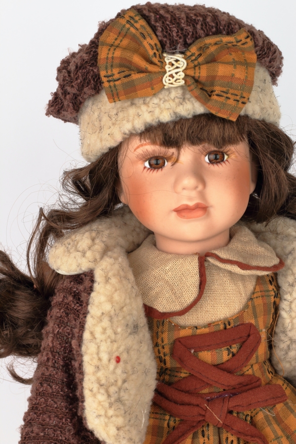 Panenka porcelánová s taškou 42 cm