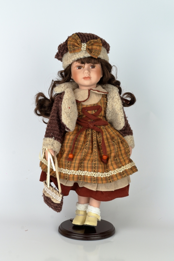 Panenka porcelánová s taškou 42 cm