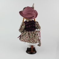 Panenka porcelánová stojící 30cm