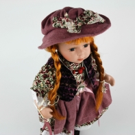 Panenka porcelánová stojící 30cm