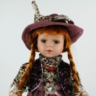 Panenka porcelánová stojící 30cm