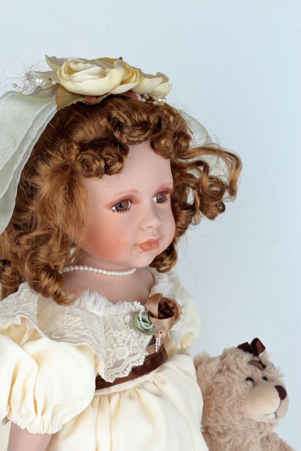 Panenka Sofie porcelánová 58cm