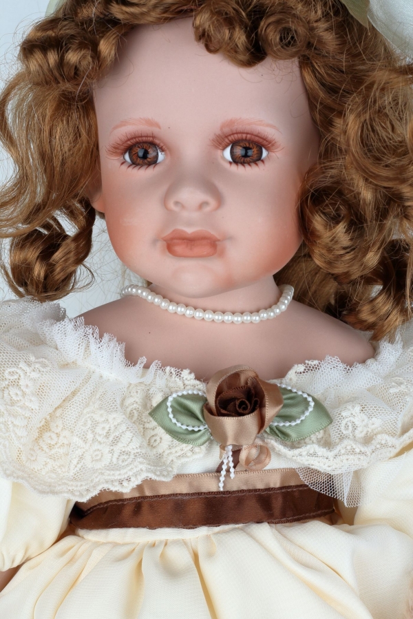 Panenka Sofie porcelánová 58cm