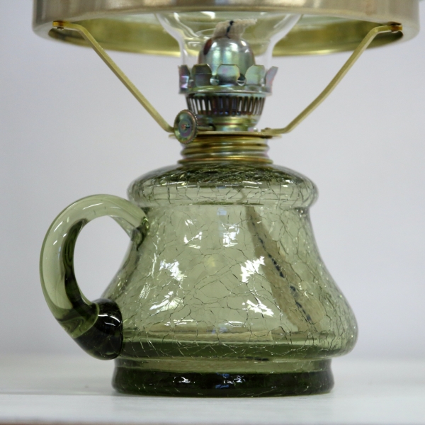 Petrolejová lampa práskané sklo s bílým cylindrem 34cm