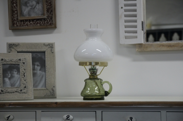 Petrolejová lampa práskané sklo s bílým cylindrem 34cm