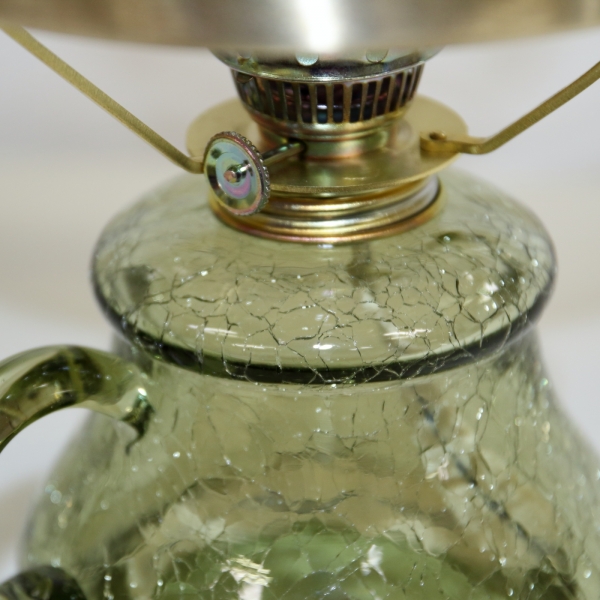 Petrolejová lampa práskané sklo s bílým cylindrem 34cm