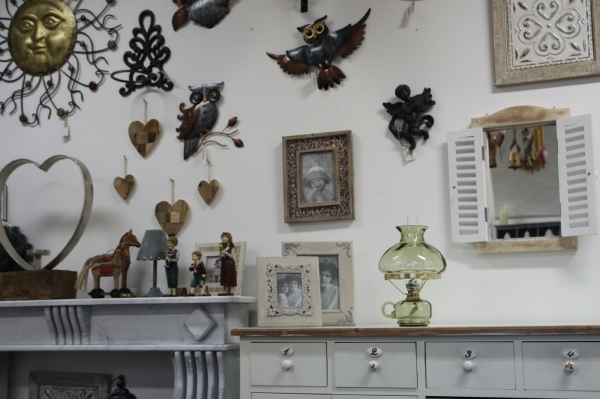 Petrolejová lampa v jemném zelenkavém odstínu