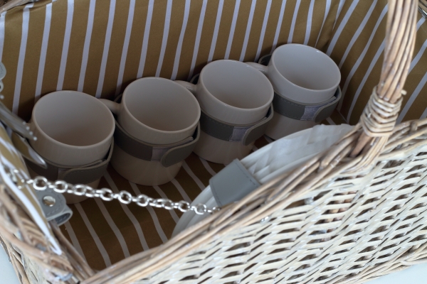 Piknik koš pro 4 osoby proutěný